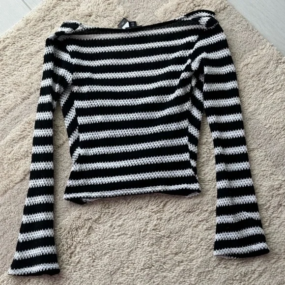 PrettyLittleThing Black and White Striped set - Picture 7 of 11